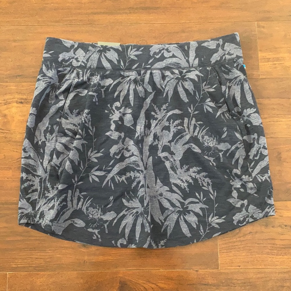 Columbia women’s skirt, size large. NWT!